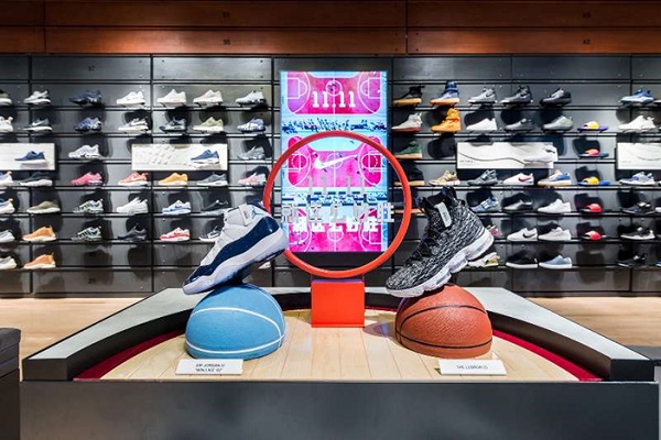 NIKE致力將旗下店舖升級為智慧門店，將購物流程數字化，從中洞察消費者的需要，並以此為創新設計的基礎。